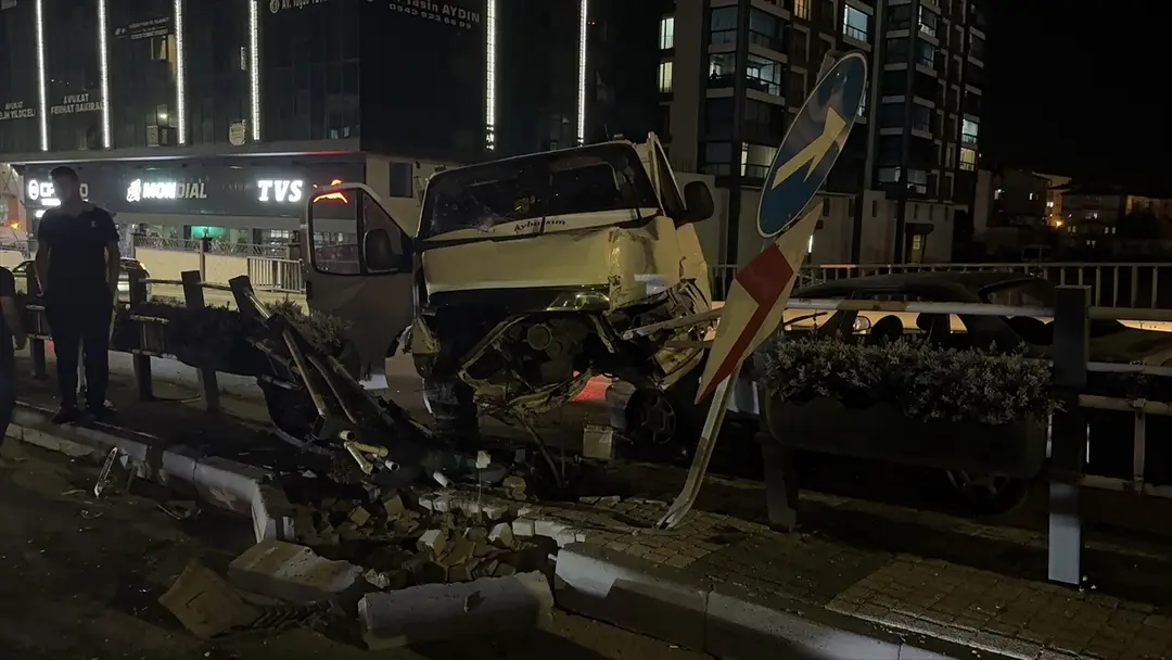 Niğde'de zincirleme kaza: 3 araç çarpıştı, 4 yaralı hastanede