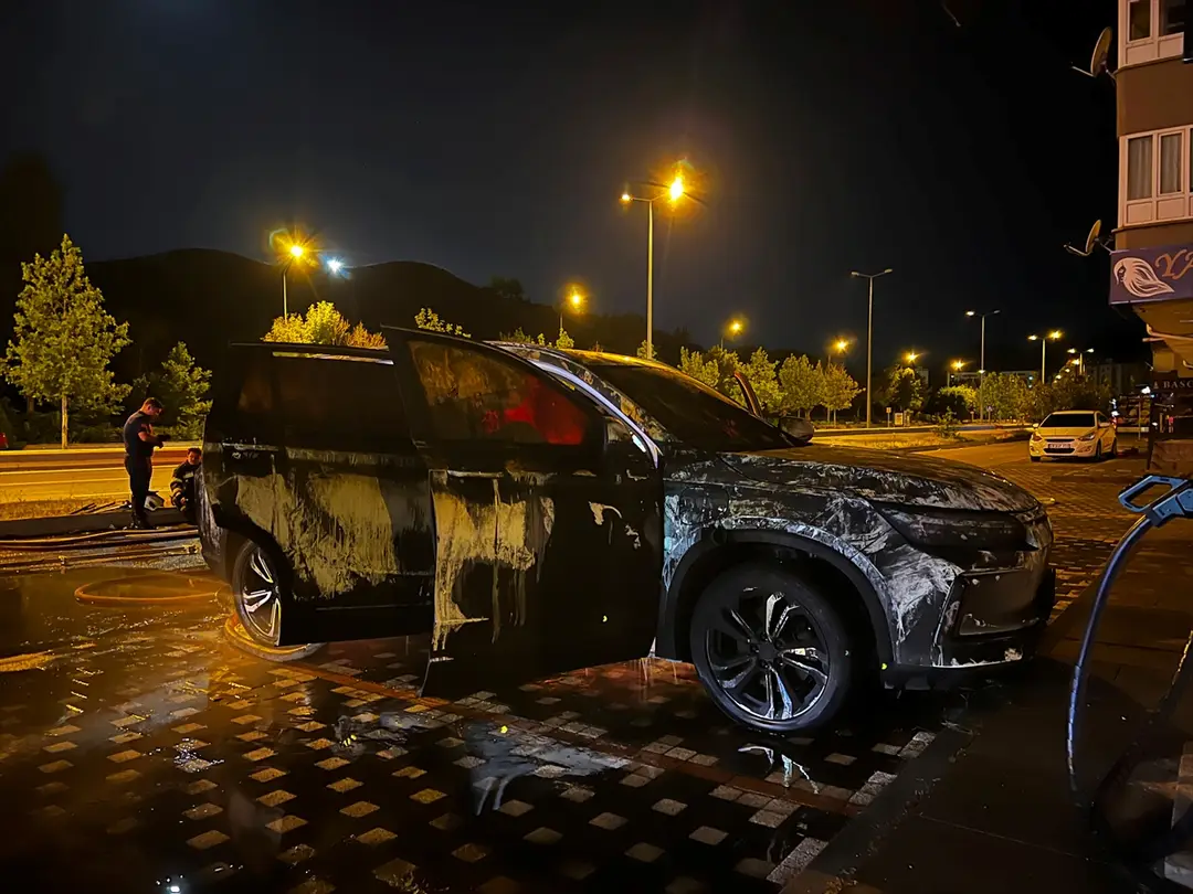Kayseri'de şarj istasyonunda elektrikli otomobil yandı