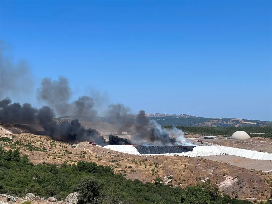 Çanakkale'de Katı Atık Tesisinde Yangın: Ekipler Müdahale Ediyor