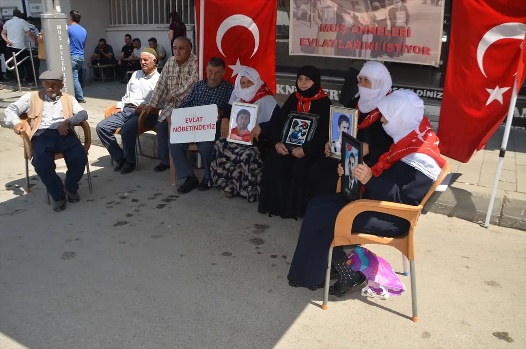 Muşlu aileler DEM Parti binası önündeki eylemlerini sürdürdü