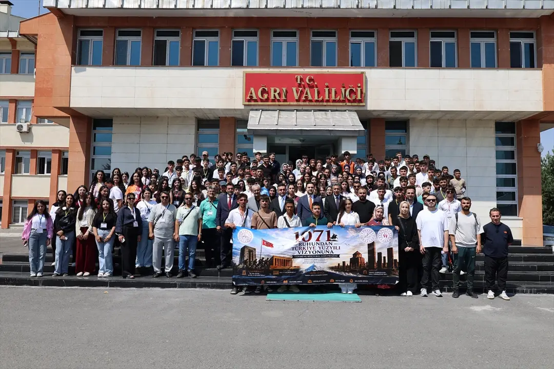 Ağrı'da 1071 öğrenci tarih ve kültür rotasına uğurlandı