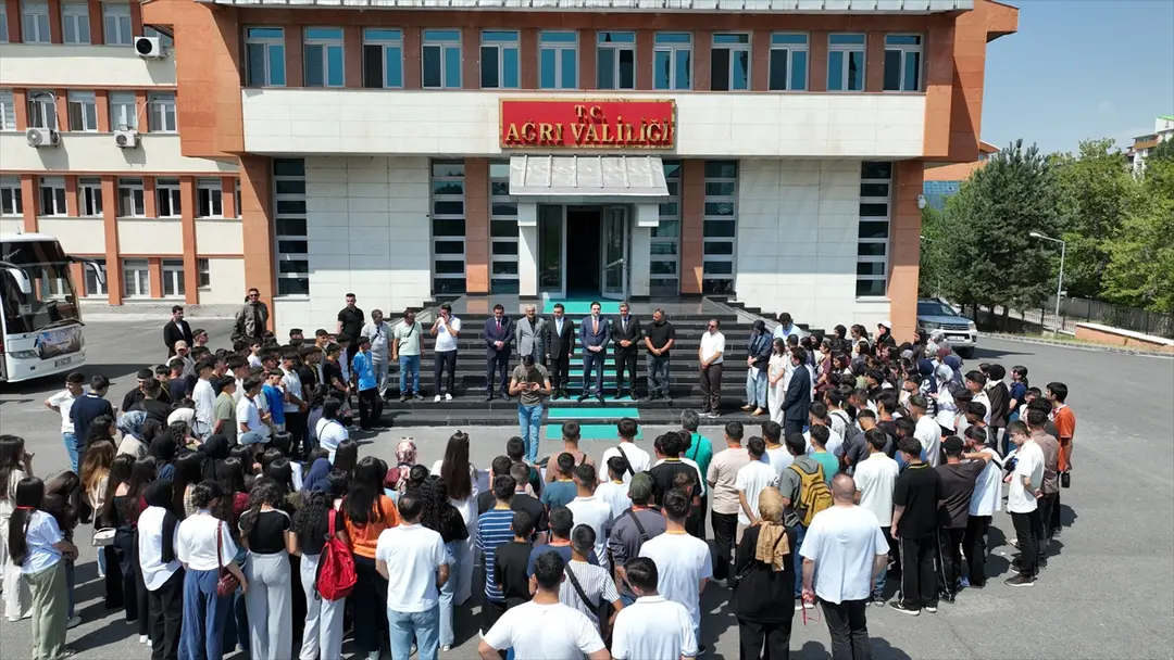 Ağrı'da 1071 öğrenci tarih ve kültür rotasına uğurlandı