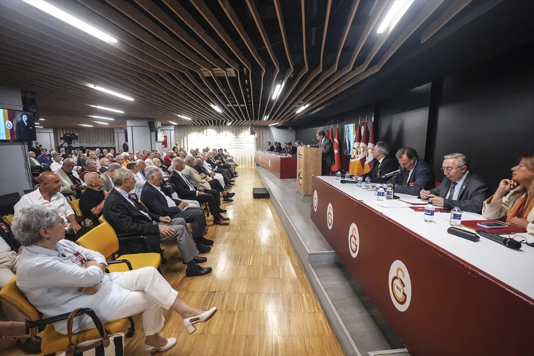 Galatasaray Başkanı Dursun Özbek: Transferde Acele Etmiyoruz