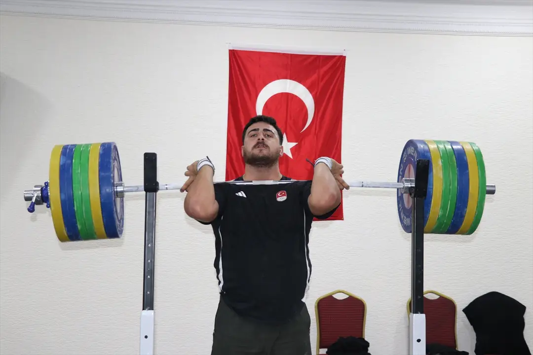 Halter Milli Takımı Teknik Direktörü Kuşçuoğlu: Madalya bekliyoruz