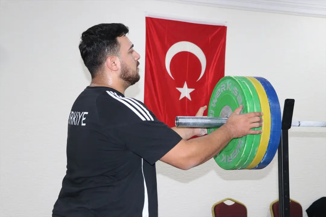 Halter Milli Takımı Teknik Direktörü Kuşçuoğlu: Madalya bekliyoruz