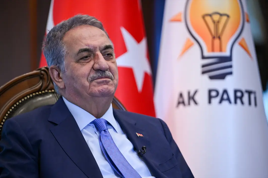 AK Parti milletin olduğu yerde duran bir partidir