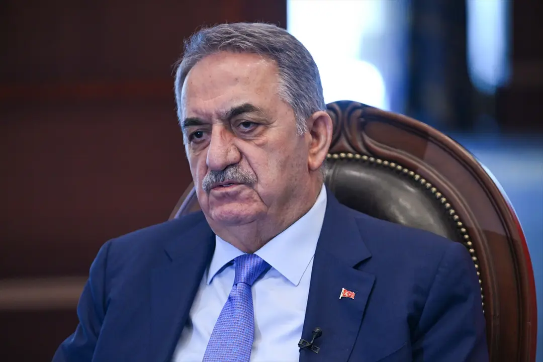 AK Parti milletin olduğu yerde duran bir partidir