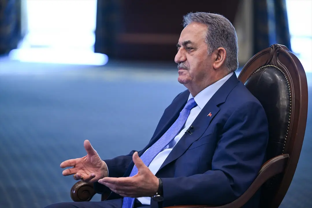 AK Parti milletin olduğu yerde duran bir partidir