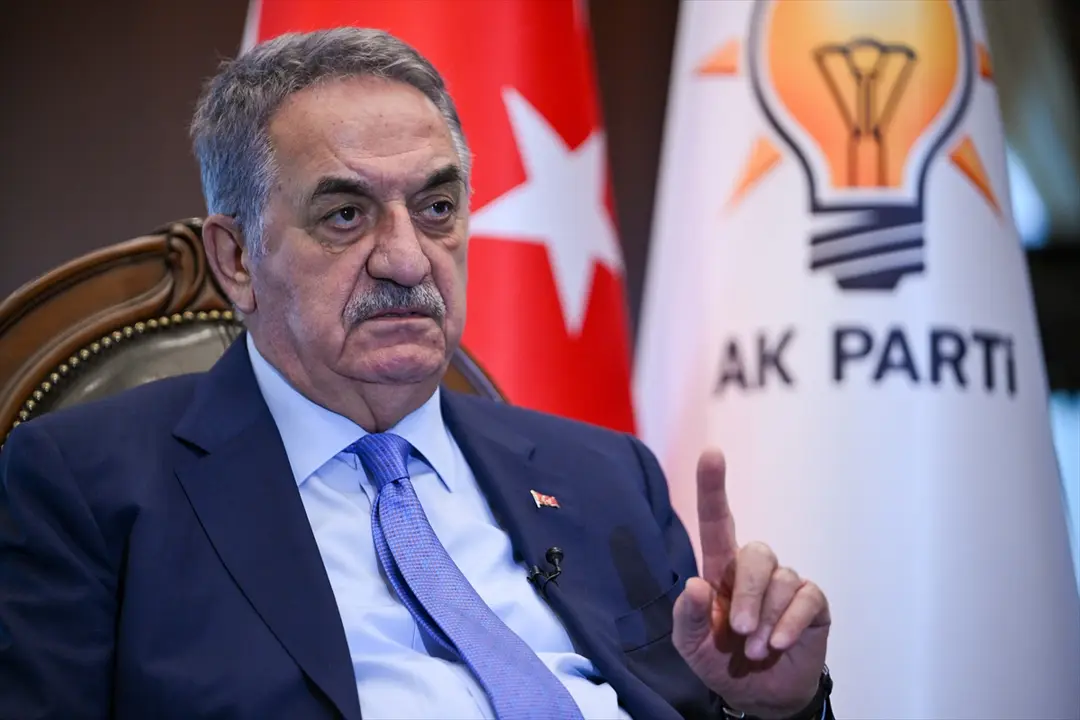 AK Parti milletin olduğu yerde duran bir partidir