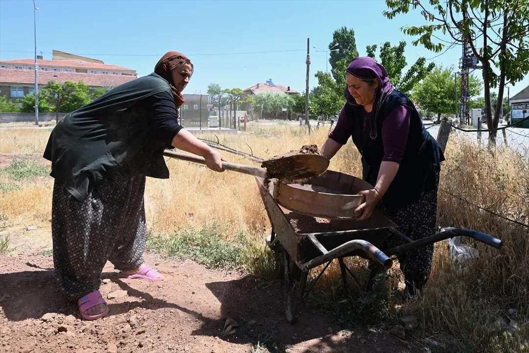 Kayserili kadınlar tandırla aile bütçesine katkı sağlıyor