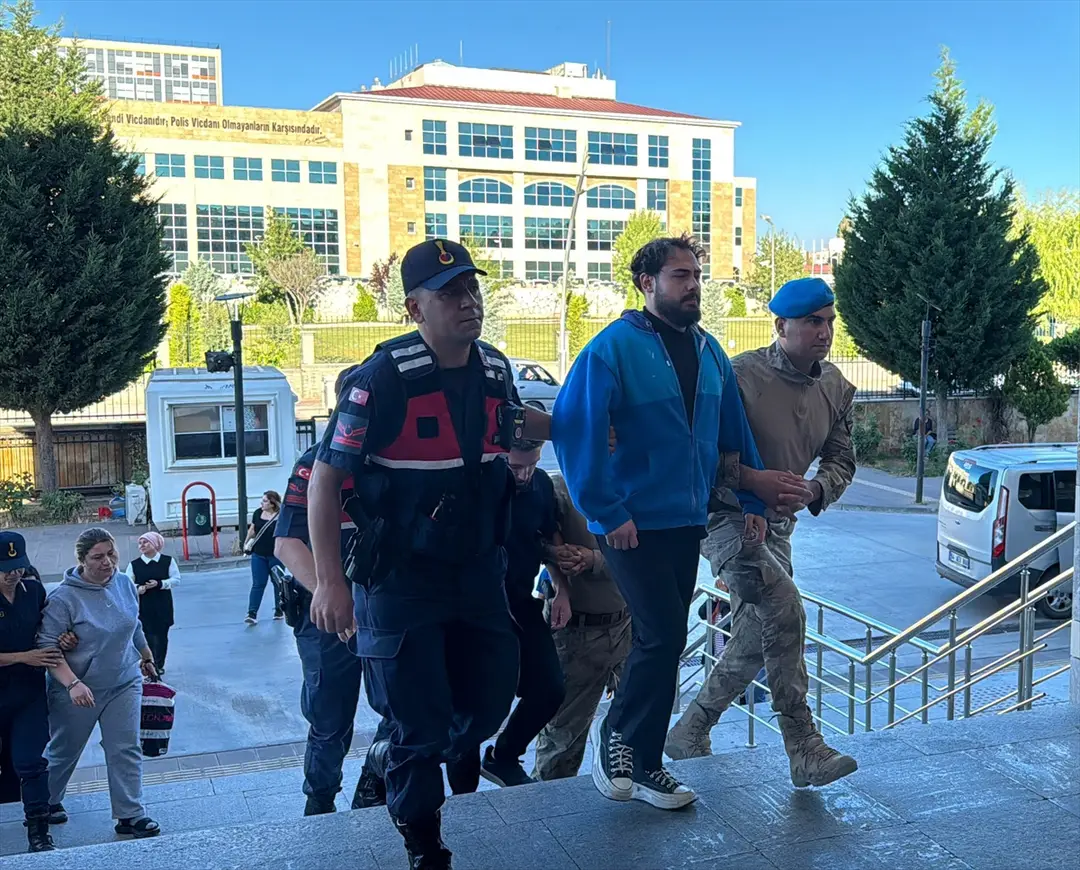 Özkan Yalım: Uşak Belediyesi operasyonunda 15 zanlı adliyede