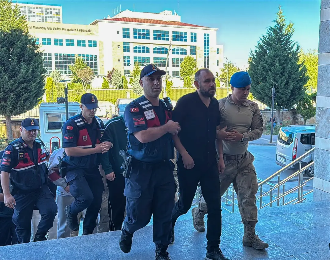 Özkan Yalım: Uşak Belediyesi operasyonunda 15 zanlı adliyede