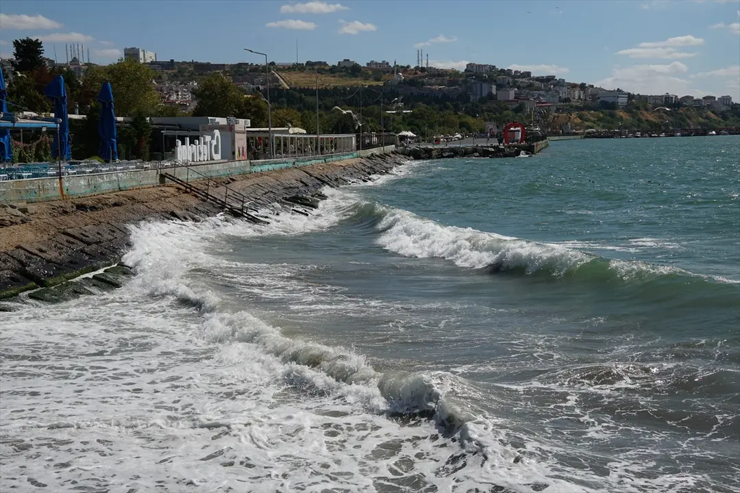 Tekirdağ'da poyraz deniz ulaşımını olumsuz etkiliyor