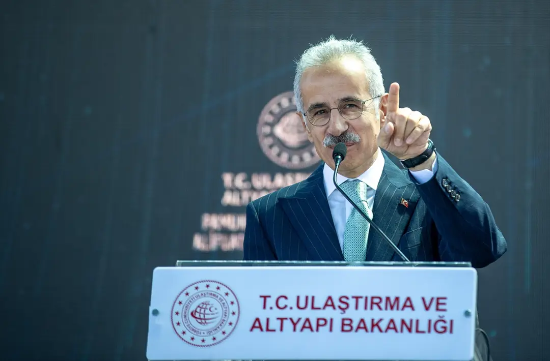 Bakan Uraloğlu Sakarya'da YHT istasyonu ve köprülü kavşak açılışında konuştu: