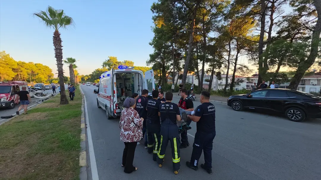 Antalya Manavgat'ta trafik kazası: 5 kişi yaralandı