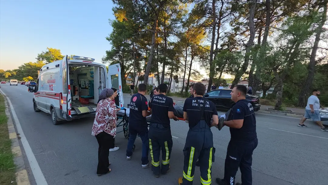 Antalya Manavgat'ta trafik kazası: 5 kişi yaralandı