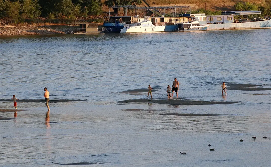 Tuna Nehri: Sırbistan ve Bulgaristan'da su seviyesi düşüşü sürüyor