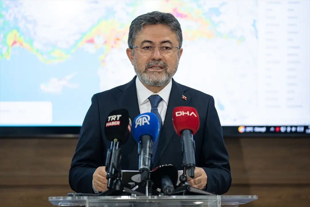 Bakan Yumaklı: Balıkesir ve Mersin'deki yangınlar kontrol altında