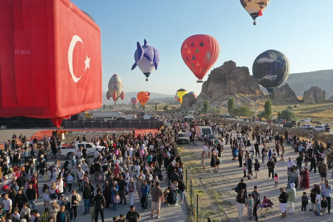 Kapadokya Balon Festivali: Figürlü Balonlarla Muhteşem Kapanış