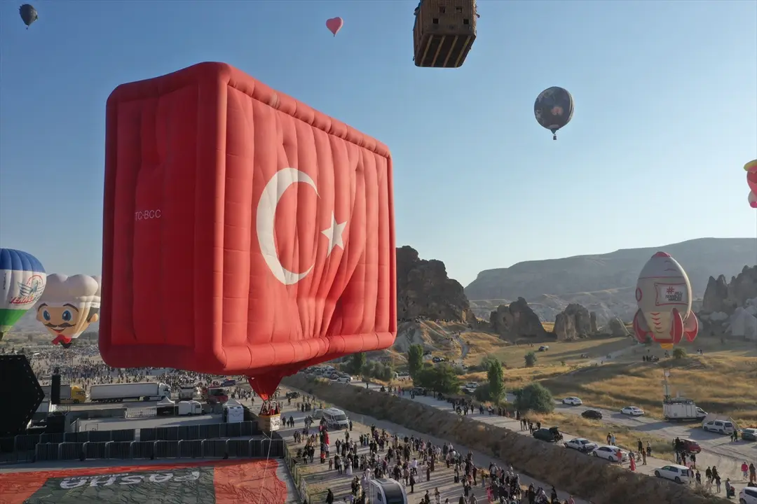 Kapadokya Balon Festivali: Figürlü Balonlarla Muhteşem Kapanış