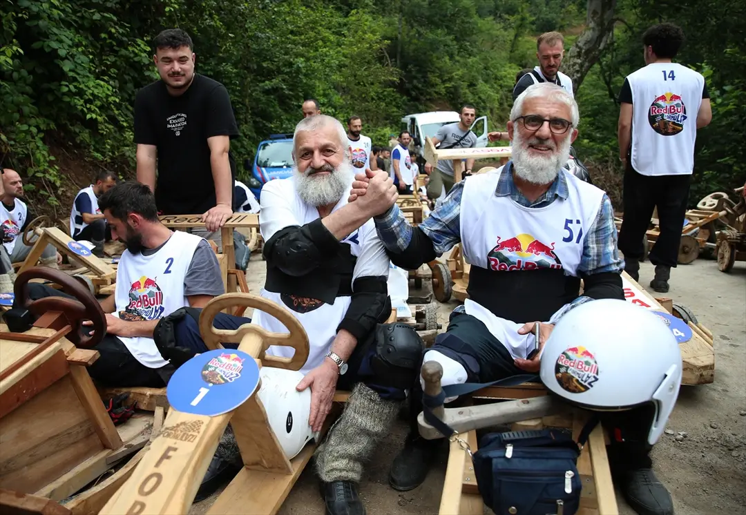 Rize Formulaz Yarışları: Tahta arabalarla kıyasıya mücadele