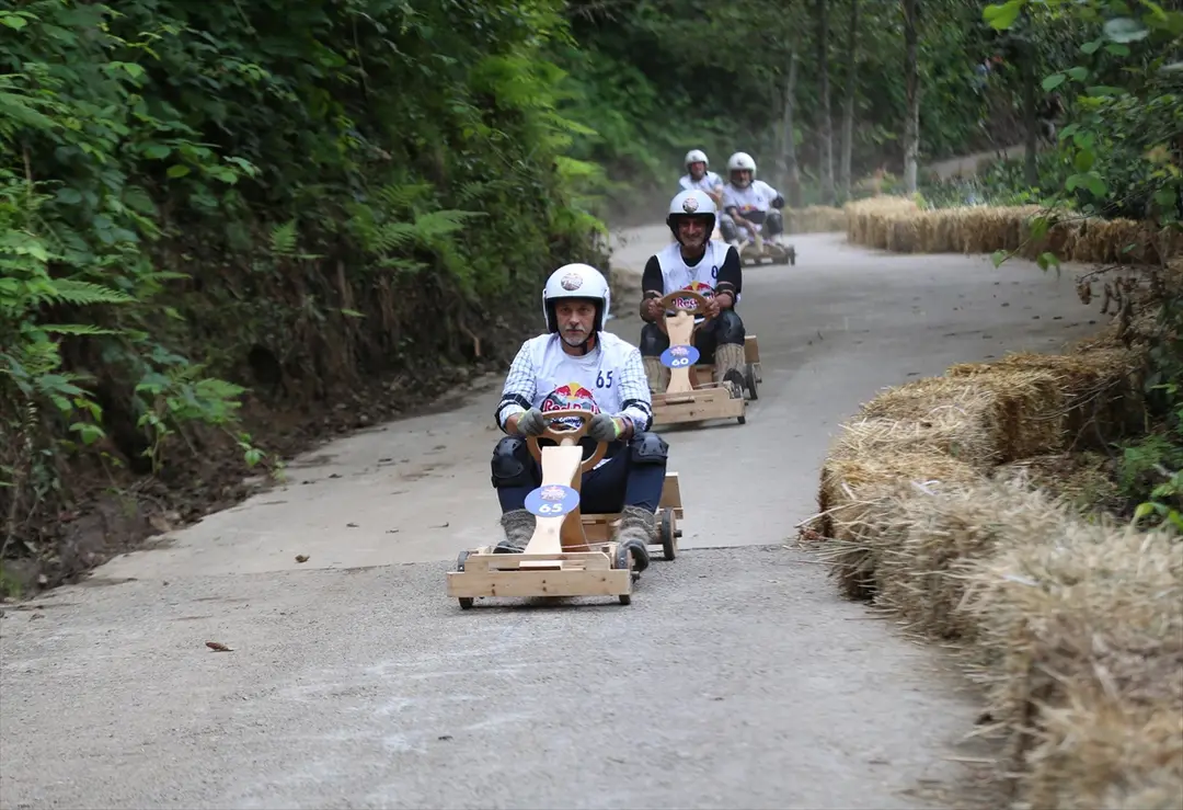 Rize Formulaz Yarışları: Tahta arabalarla kıyasıya mücadele