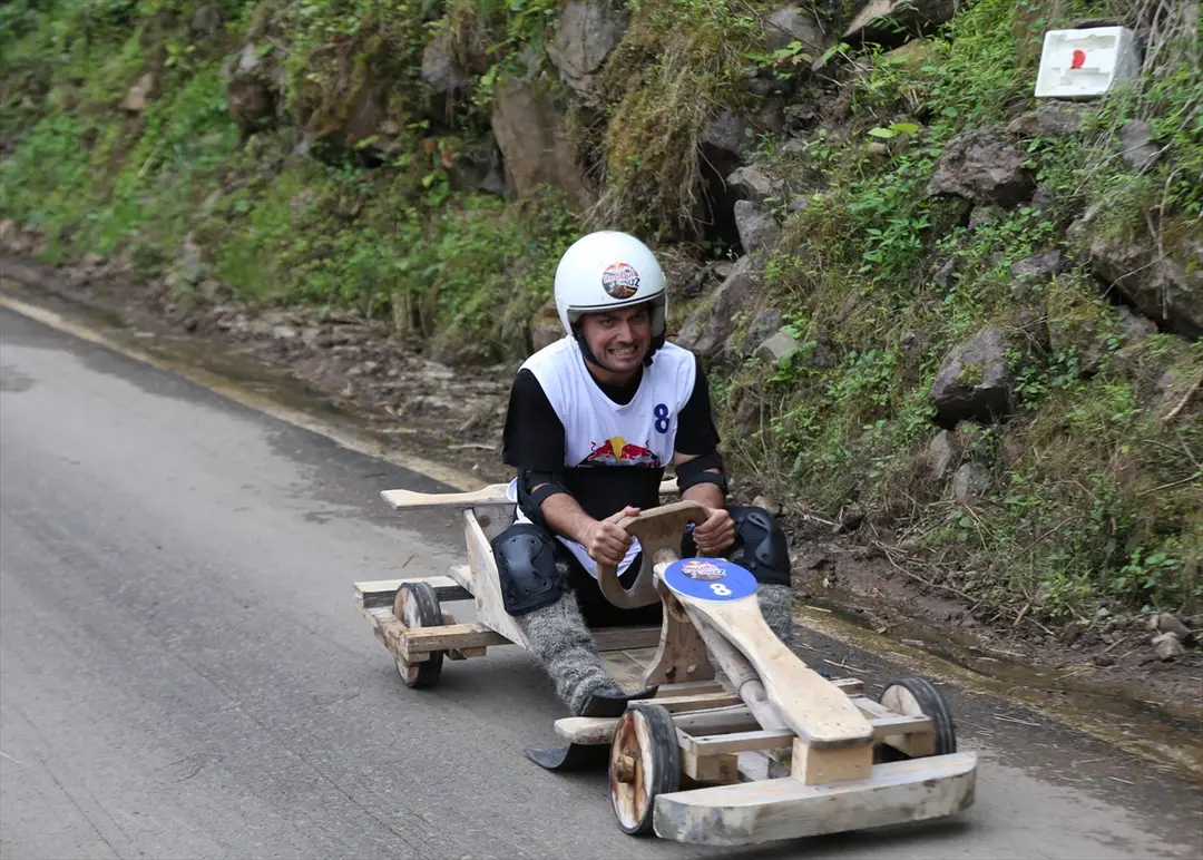 Rize Formulaz Yarışları: Tahta arabalarla kıyasıya mücadele