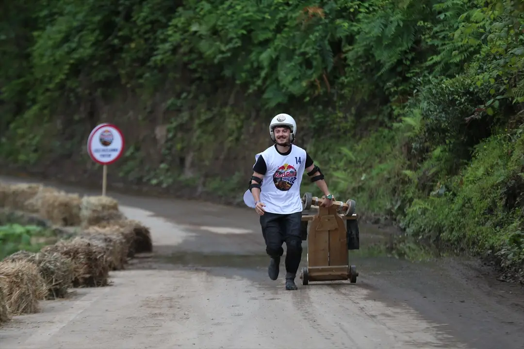 Rize Formulaz Yarışları: Tahta arabalarla kıyasıya mücadele