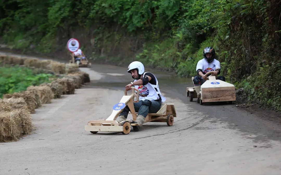 Rize Formulaz Yarışları: Tahta arabalarla kıyasıya mücadele