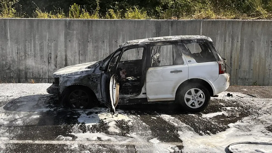 Sinop'ta seyir halindeki cip yandı: Kullanılamaz hale geldi
