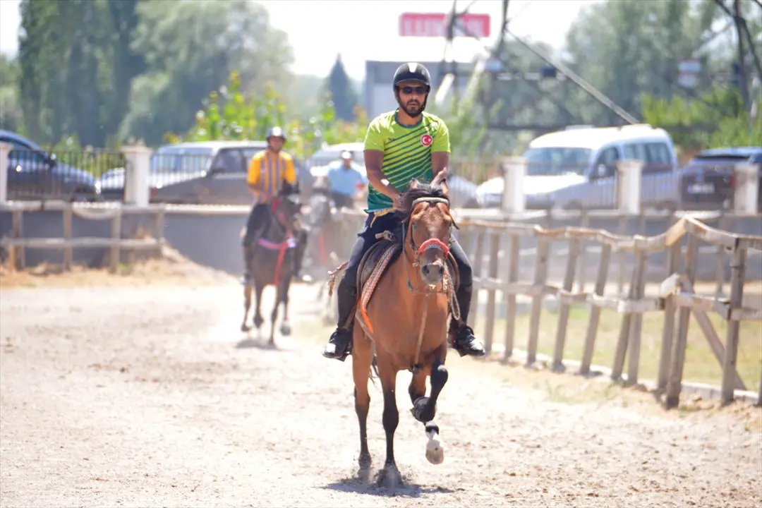 Kütahya'da Rahvan At Yarışları: Türkiye Şampiyonası İçin Mücadele