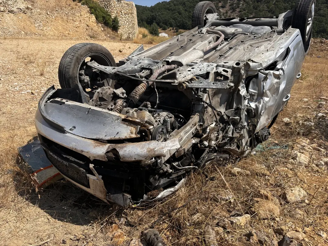 Tavşanlı'da trafik kazası: Otomobil kamyonla çarpıştı, 4 yaralı