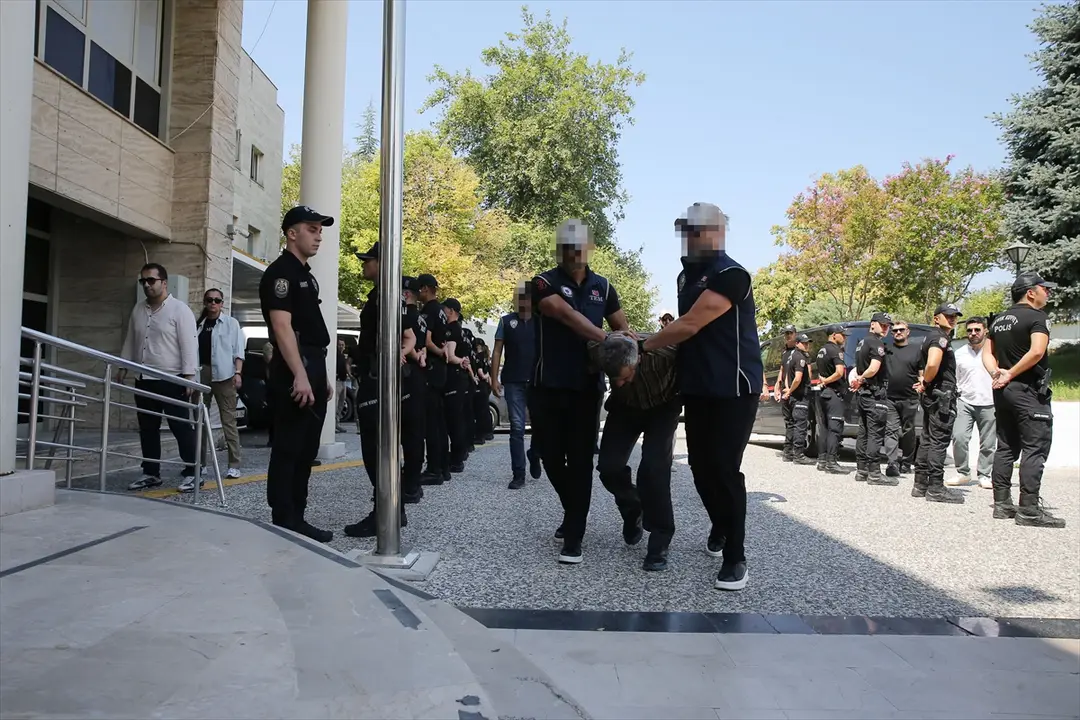 FETÖ'cü Burkay Karatepe, örgüt bağlantısını ve darbe girişimini anlattı