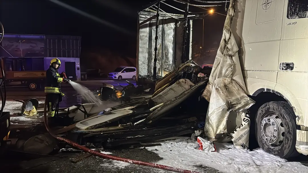 Bolu Dağı Tüneli'nde tırın dorsesinde çıkan yangın söndürüldü