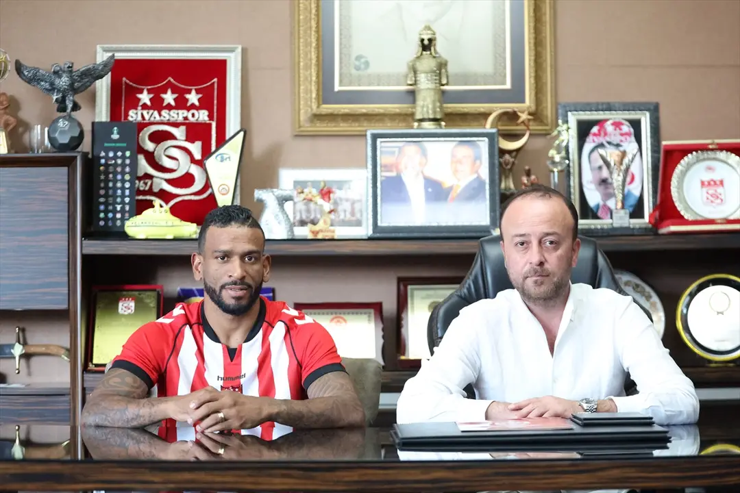 Sivasspor: Transfer tahtası açıldı, 4 isim kadroda