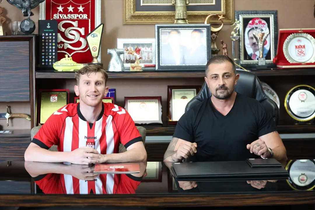 Sivasspor: Transfer tahtası açıldı, 4 isim kadroda