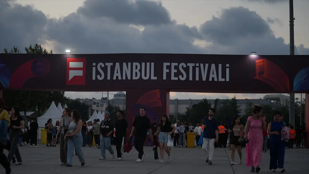 İstanbul Festivali: Sagopa Kajmer ve maNga sahne aldı