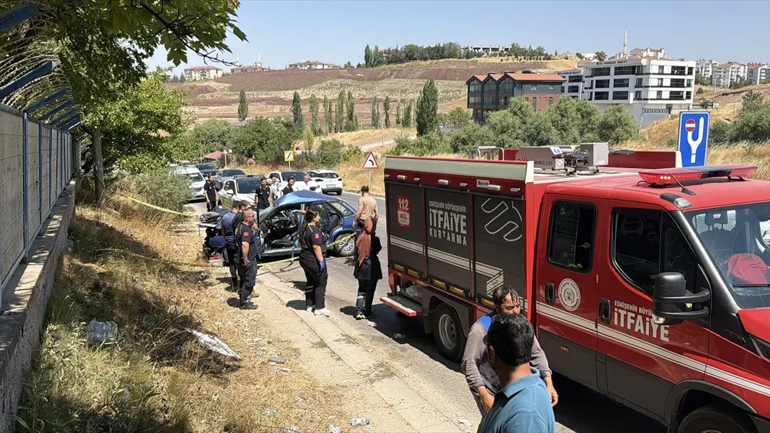 Eskişehir'de 3 aracın karıştığı kazada 1 kişi öldü, 2 kişi yaralandı