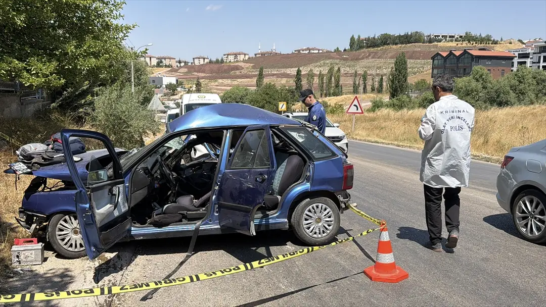 Eskişehir'de 3 aracın karıştığı kazada 1 kişi öldü, 2 kişi yaralandı