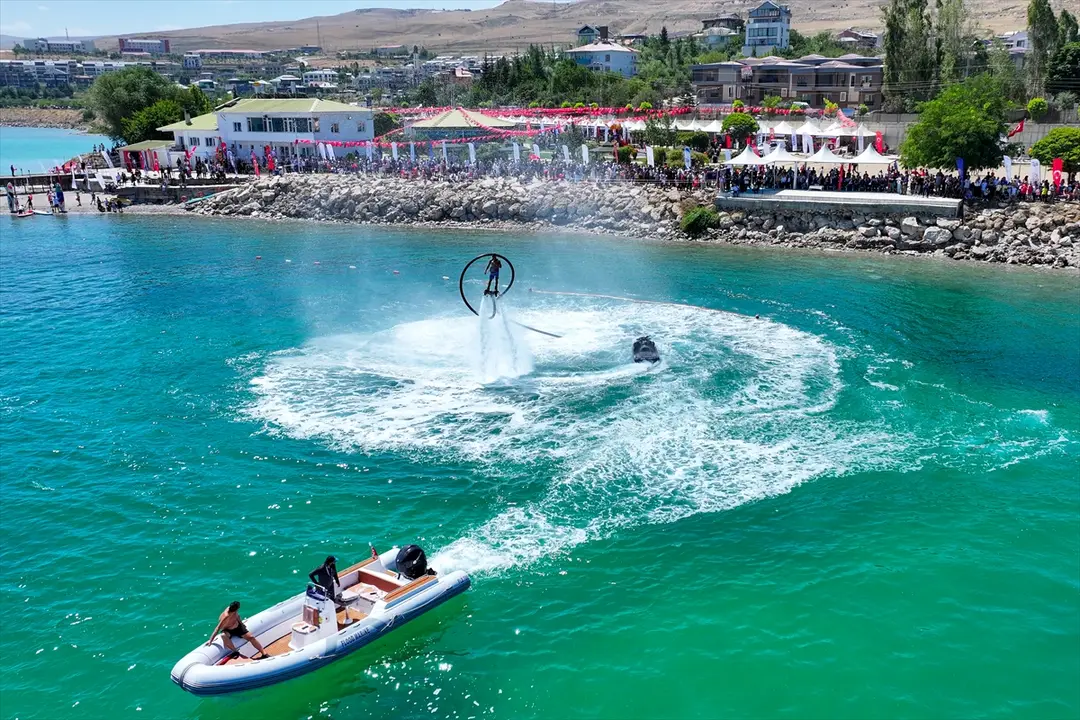 Van Denizi Su Sporları Festivali başladı: Terörsüz Türkiye vurgusu