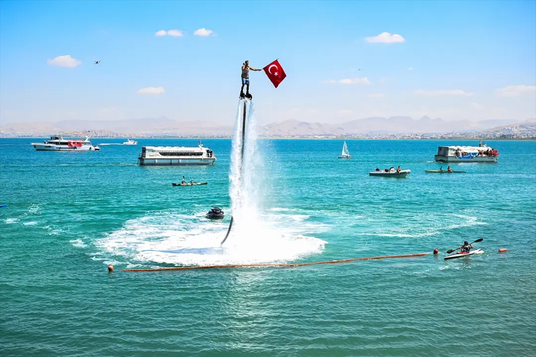 Van Denizi Su Sporları Festivali başladı: Terörsüz Türkiye vurgusu