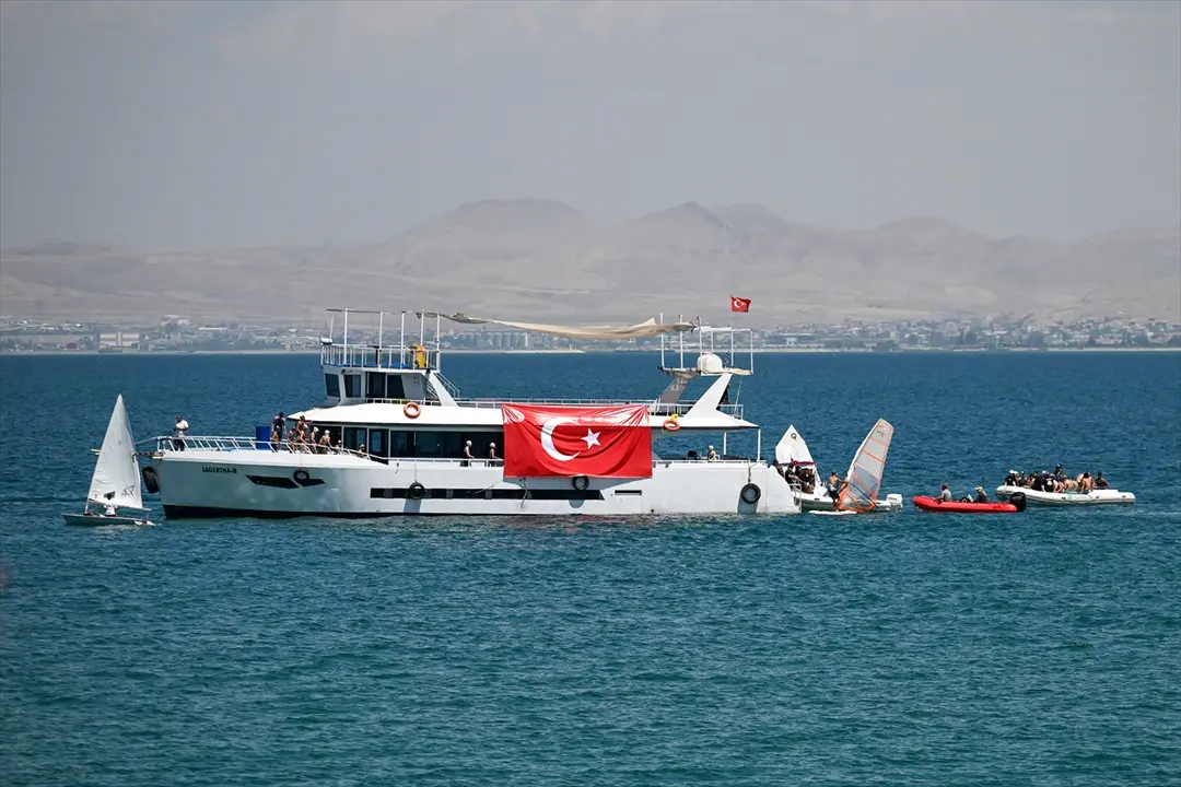 Van Denizi Su Sporları Festivali başladı: Terörsüz Türkiye vurgusu