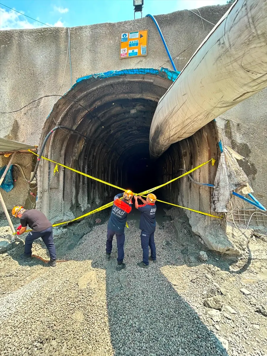 Adana'da içme suyu tünel hattında meydana gelen göçükte 1 işçi öldü, 1 işçi yaralandı