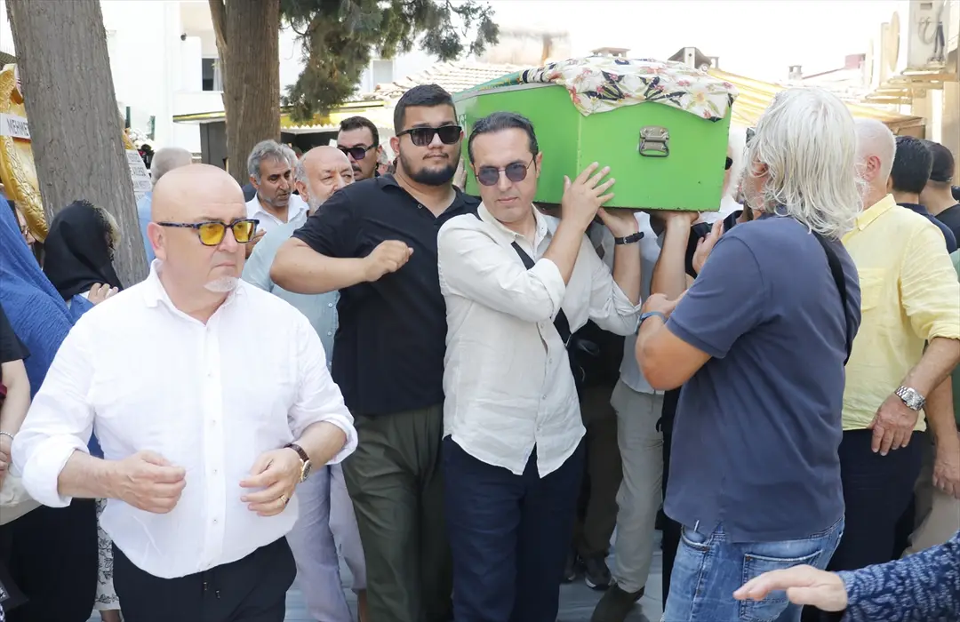Sinema Genel Müdürü Birol Güven'in annesi Kocaeli'de defnedildi