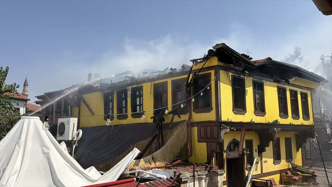 Odunpazarı Evleri'nde yangın: 7 kişi dumandan etkilendi