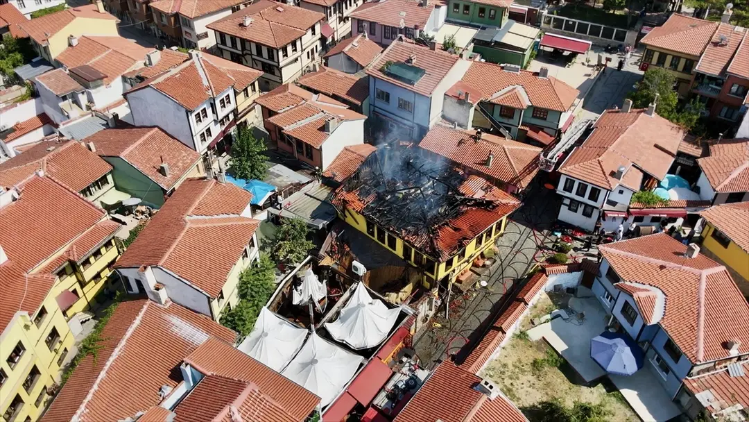 Odunpazarı Evleri'nde yangın: 7 kişi dumandan etkilendi