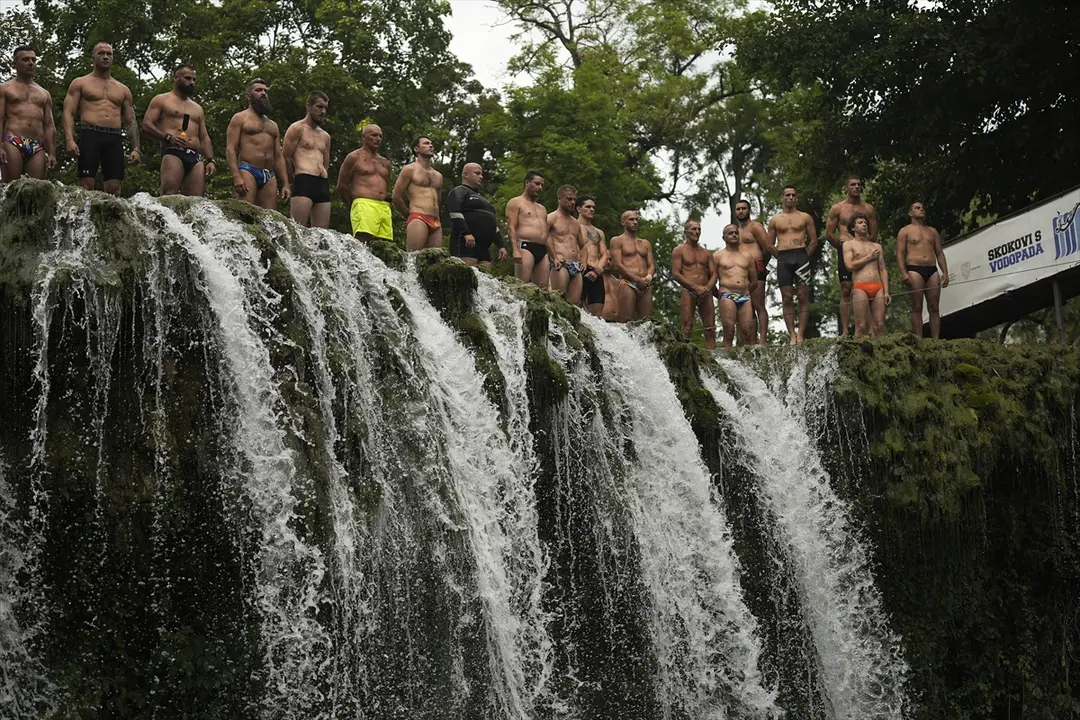 Bosna Hersek Jajce'de Şelale Atlayışları Nefes Kesti
