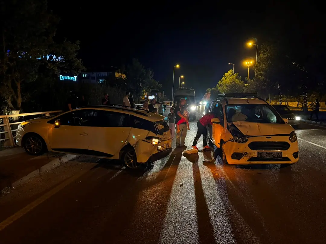 Karabük'te iki ayrı trafik kazası: 10 kişi yaralandı