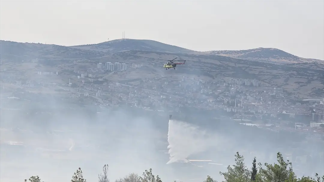 Manisa'da orman yangını: Ekipler havadan ve karadan müdahale ediyor