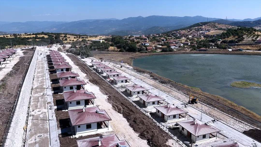 Bakan Kurum: Sındırgı deprem konutları anahtarları teslim edilecek